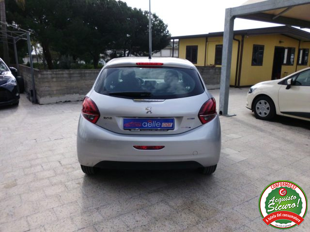 PEUGEOT 208 usata, con Autoradio