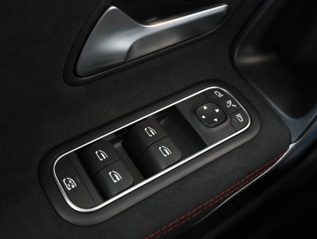 MERCEDES-BENZ A 180 usata, con Specchietti laterali elettrici