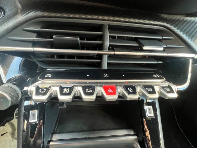 PEUGEOT 2008 usata, con Touch screen