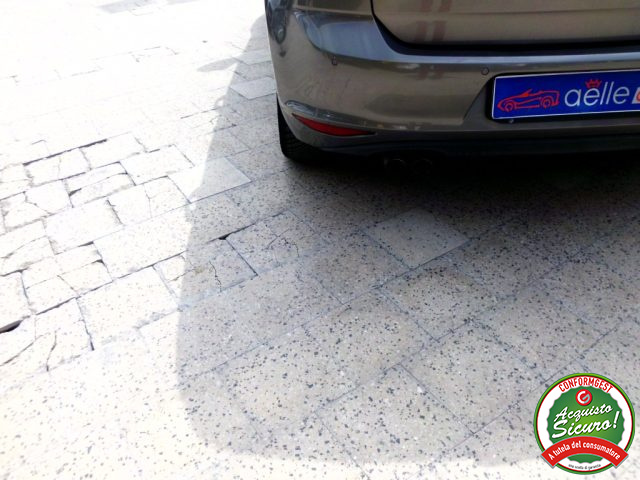 VOLKSWAGEN Golf usata, con Airbag testa