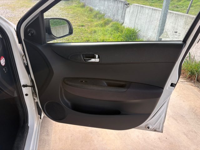 HYUNDAI i20 usata, con Specchietti laterali elettrici