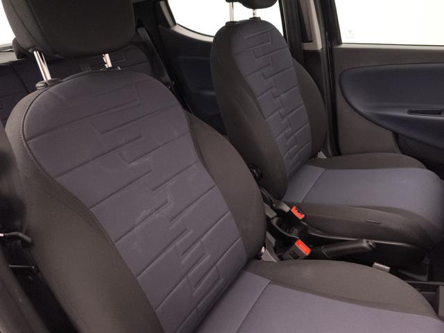 LANCIA Ypsilon usata, con Hill holder