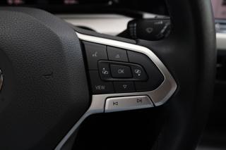 VOLKSWAGEN Golf usata, con Touch screen
