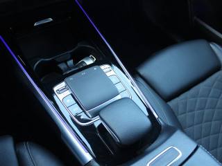 MERCEDES-BENZ GLB 200 usata, con Volante multifunzione