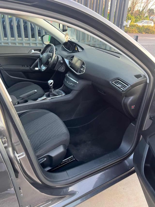 PEUGEOT 308 usata, con Sedile posteriore sdoppiato