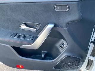 MERCEDES-BENZ CLA 200 usata, con Sedile posteriore sdoppiato