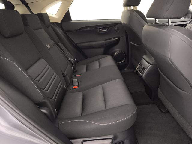 LEXUS NX 300h usata, con Sensori di parcheggio posteriori