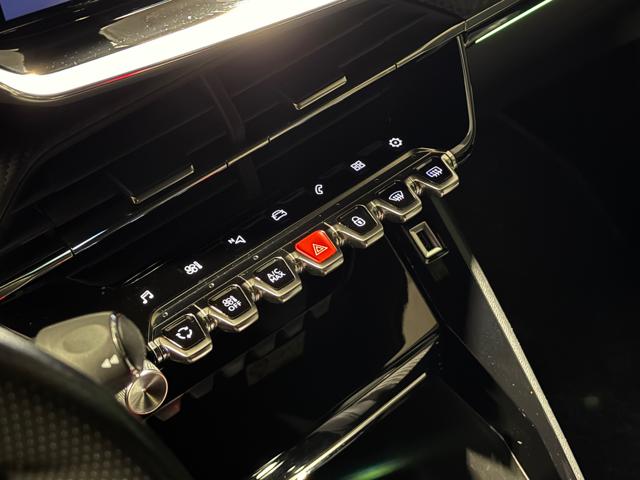 PEUGEOT 2008 usata, con Touch screen