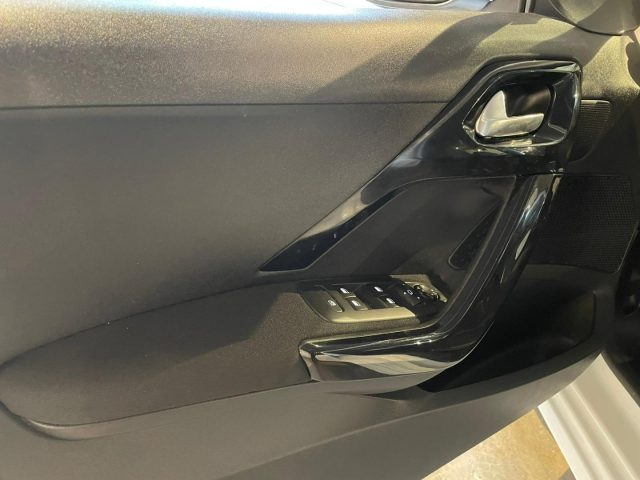 PEUGEOT 208 usata, con Specchietti laterali elettrici