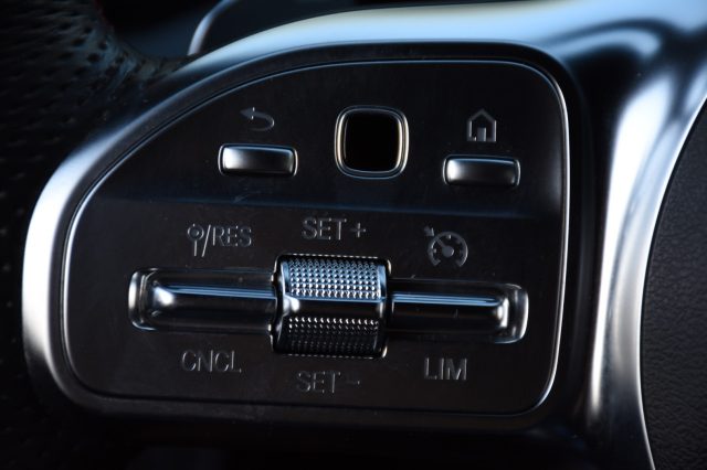 MERCEDES-BENZ CLA 180 usata, con Touch screen