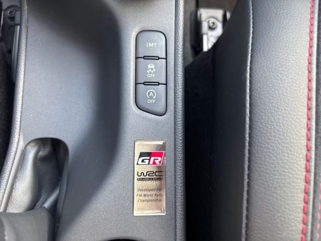 TOYOTA Yaris usata, con ESP