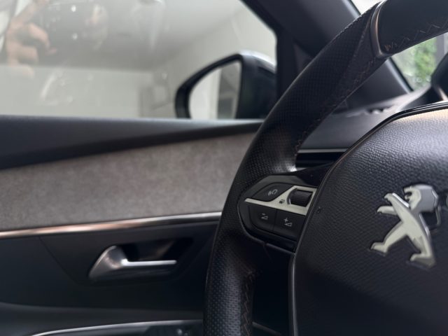 PEUGEOT 3008 usata, con Volante in pelle