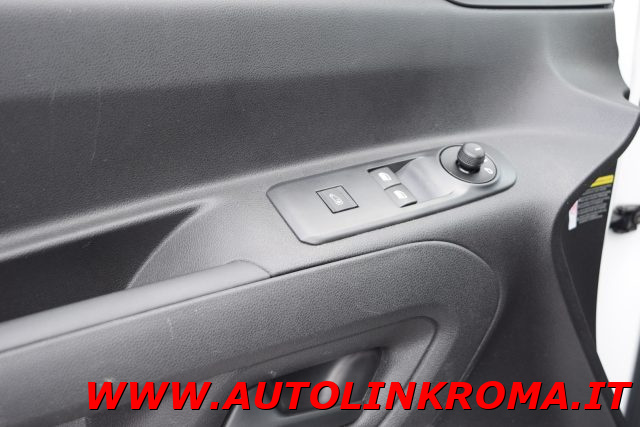 PEUGEOT Partner usata, con USB