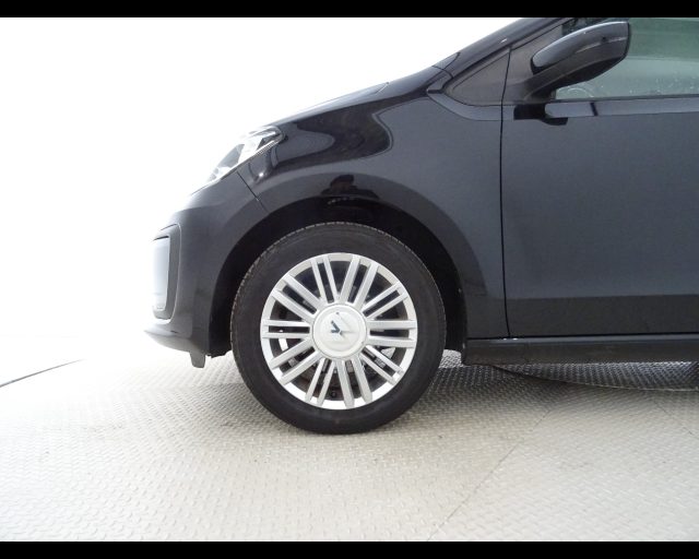 VOLKSWAGEN up! usata, con Sistema di navigazione