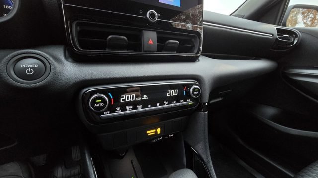 TOYOTA Yaris usata, con Fendinebbia