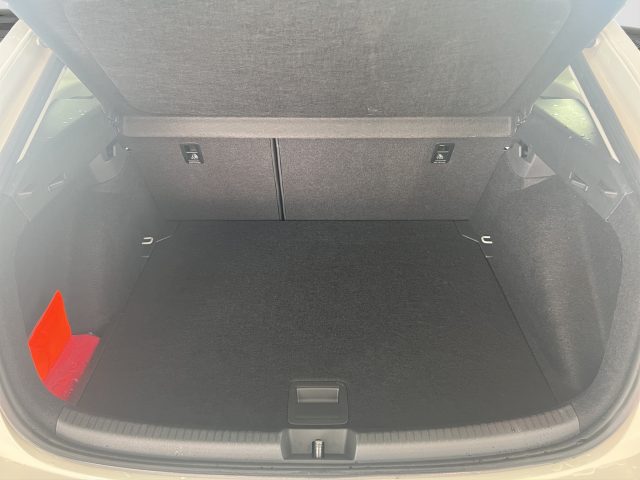 VOLKSWAGEN Taigo usata 11