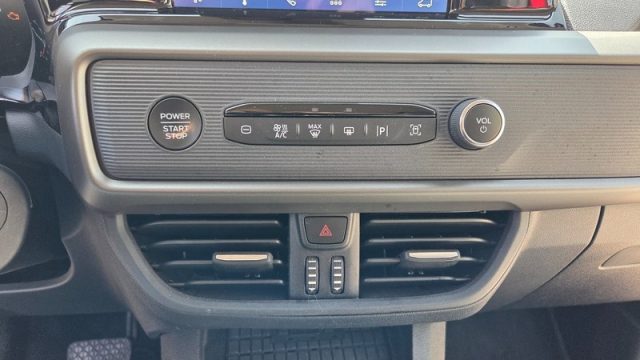 FORD Tourneo Courier usata, con Fari LED