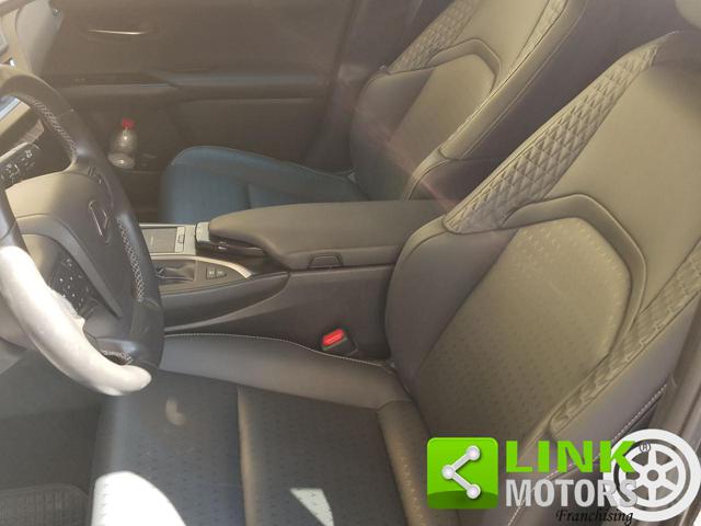 LEXUS UX 250h usata, con USB