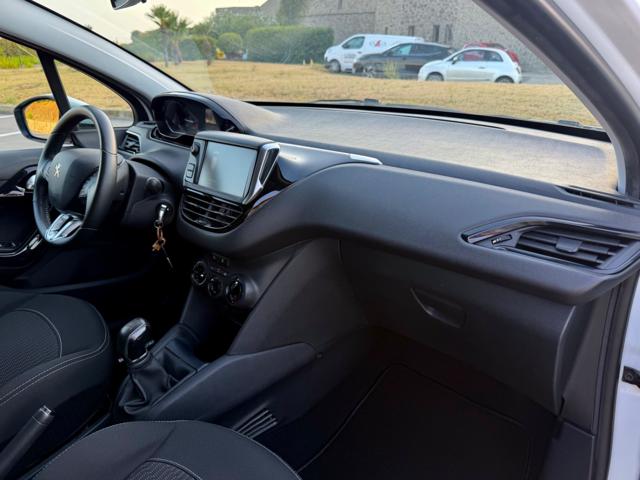PEUGEOT 208 usata, con Volante in pelle