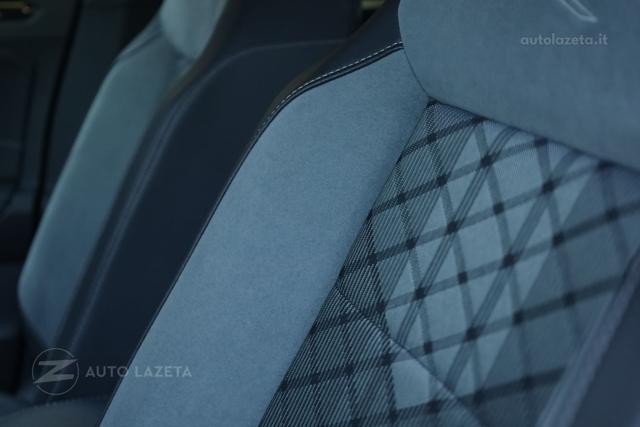 VOLKSWAGEN T-Roc usata, con Autoradio