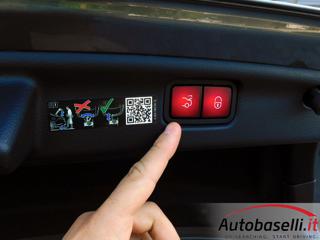 MERCEDES-BENZ C 300 usata, con Schermo multifunzione interamente digitale
