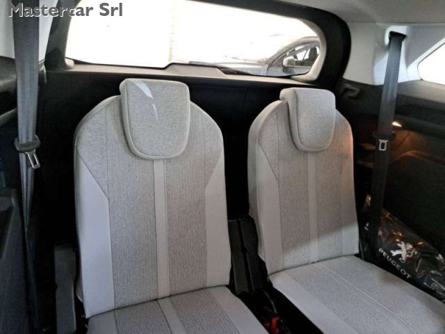 PEUGEOT 5008 usata, con Sistema di navigazione