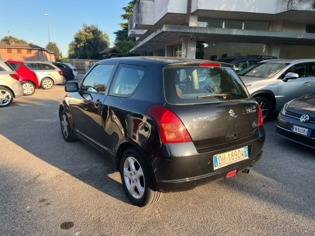 SUZUKI Swift usata, con Autoradio