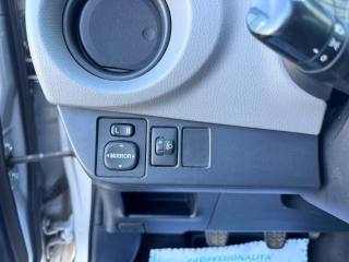 TOYOTA Yaris usata, con Specchietti laterali elettrici