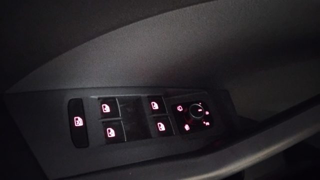 VOLKSWAGEN T-Cross usata 23