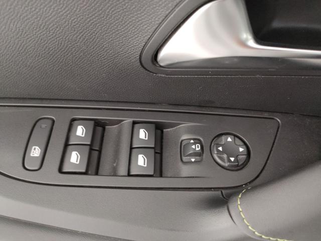 PEUGEOT 2008 usata, con Volante in pelle