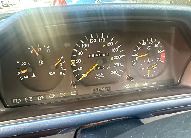 MERCEDES-BENZ E 200 usata 16