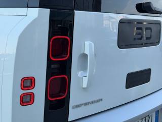 LAND ROVER Defender usata, con Autoradio digitale