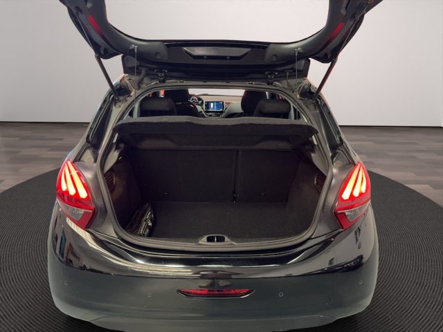 PEUGEOT 208 usata, con Controllo automatico clima