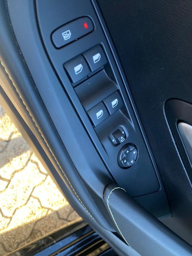 PEUGEOT 208 usata, con Servosterzo