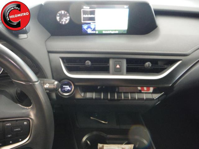 LEXUS UX 250h usata, con Cerchi in lega