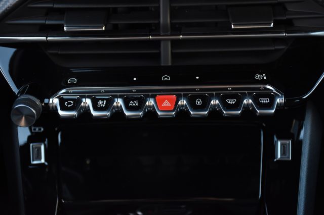 PEUGEOT 2008 usata, con Servosterzo