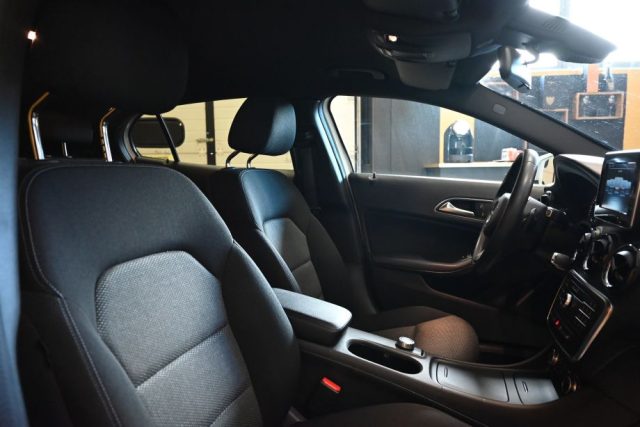 MERCEDES-BENZ GLA 180 usata 40