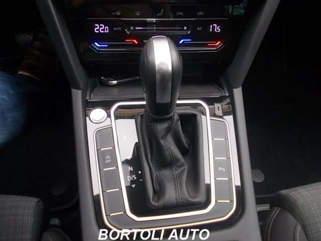 VOLKSWAGEN Tiguan usata, con Autoradio