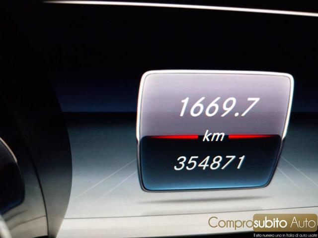 MERCEDES-BENZ E 220 usata 27