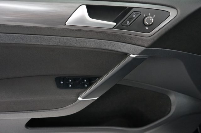 VOLKSWAGEN Golf usata, con Isofix