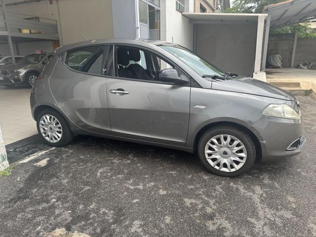 LANCIA Ypsilon usata, con Autoradio