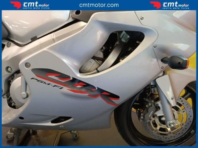 HONDA CBR 600 F usata 9