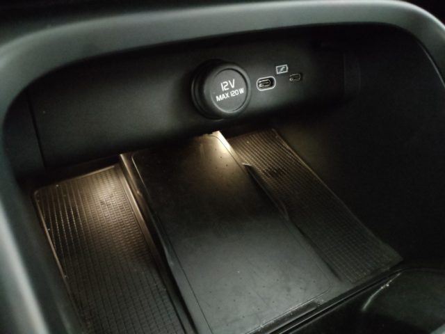 VOLVO XC40 usata, con USB