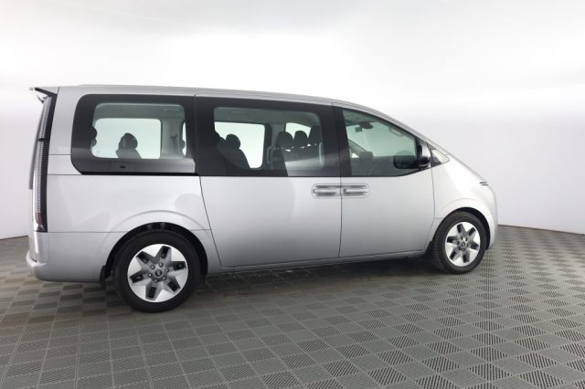 HYUNDAI Staria usata 2