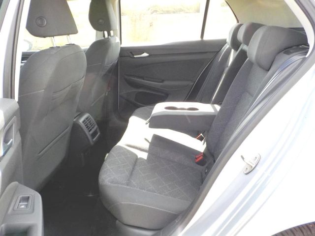 VOLKSWAGEN Golf usata, con USB