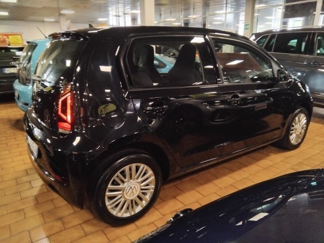 VOLKSWAGEN up! usata, con Autoradio