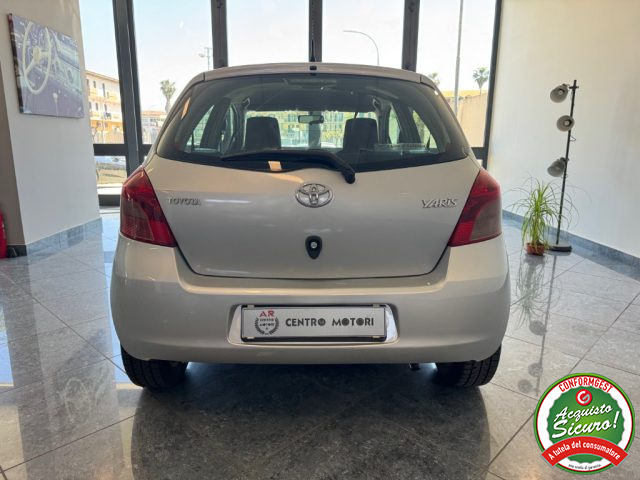 TOYOTA Yaris usata, con Autoradio