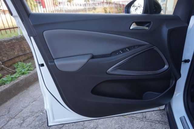 OPEL Crossland X usata, con Sensori di parcheggio posteriori