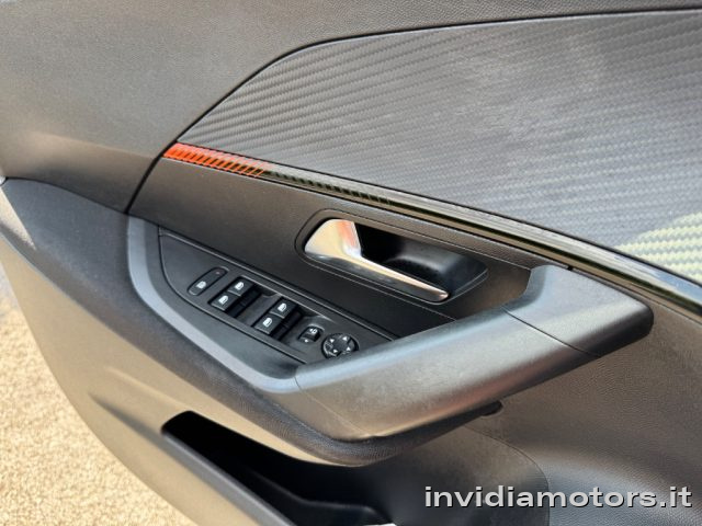 PEUGEOT 2008 usata, con Fari LED