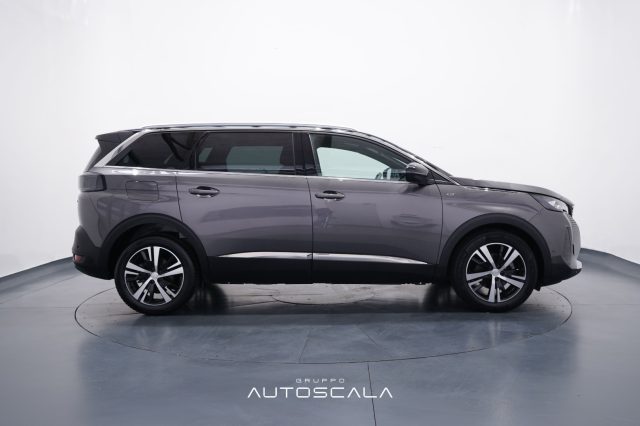 PEUGEOT 5008 usata, con Cerchi in lega